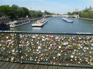 Love-padlocks-on-Paris-bridge