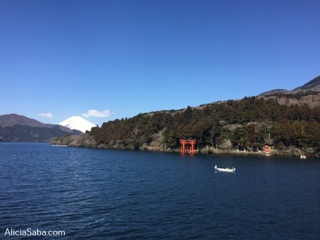 Japan Mount Fuji to Nara – Snowy Peaks, Bowing Deer, and Cherry Blossoms